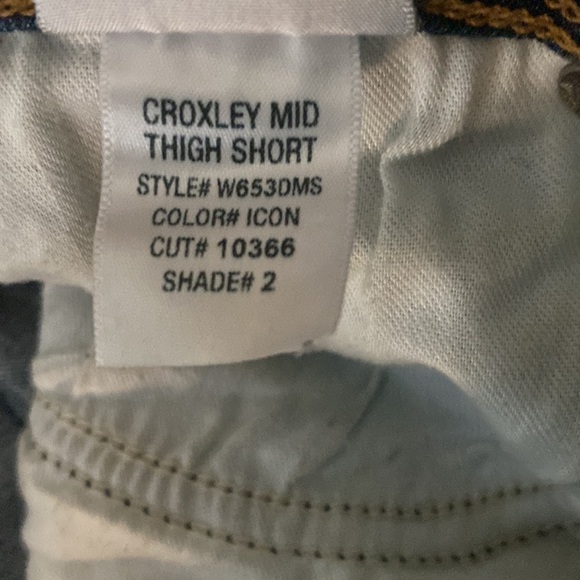 Hudson Croxley Mid thigh summer jean shorts size 26 - Picture 5 of 6